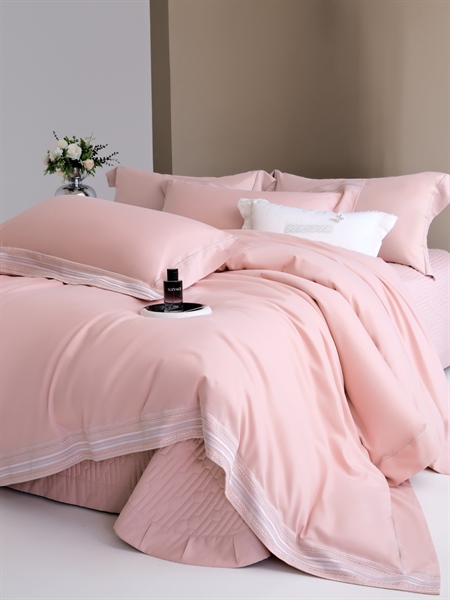 Bộ ga hồng baby thêu viền thổ cẩm - Ga chần phủ | 68% sợi cellulose sinh học từ gỗ + 32% Cotton - UC13.HONGBB