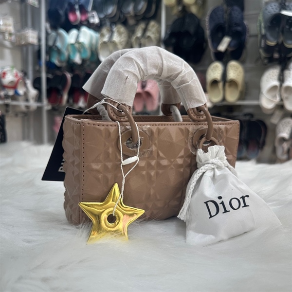 Túi nữ Dior dáng dài kim cương da lì L1 TT81