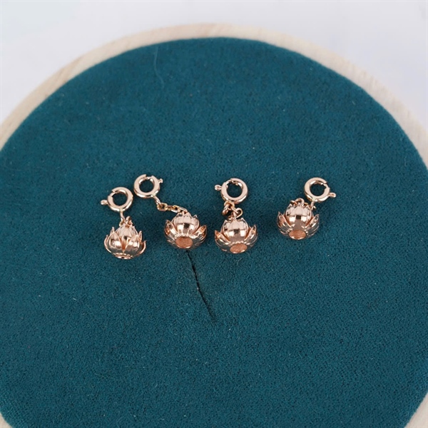 Charm vàng hoa sen móc nhỏ +