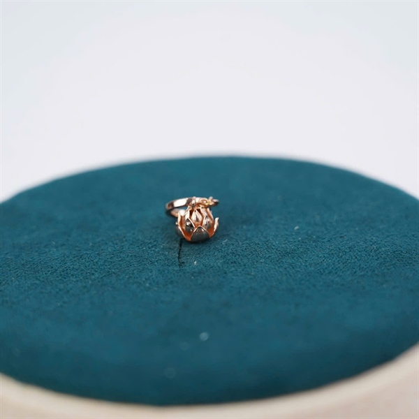 Charm vàng hoa sen móc to +