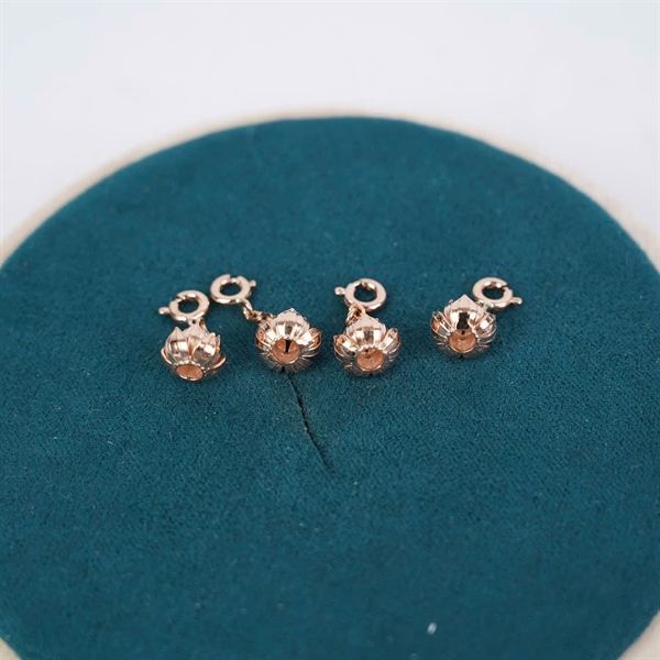 Charm vàng hoa sen móc nhỏ +