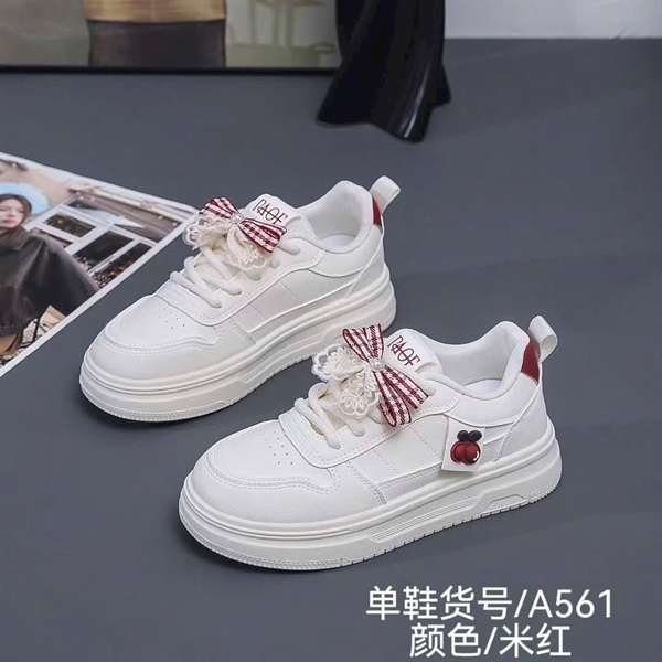 GIÀY TRẮNG NƠ ĐỎ