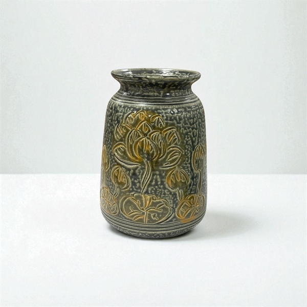 Bình hoa gốm sứ xanh vẽ sen vai vuông trung