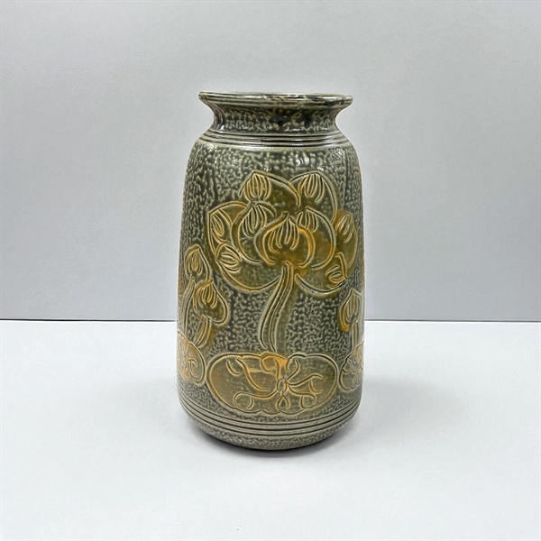 Bình hoa gốm sứ xanh vẽ sen vai vuông cao