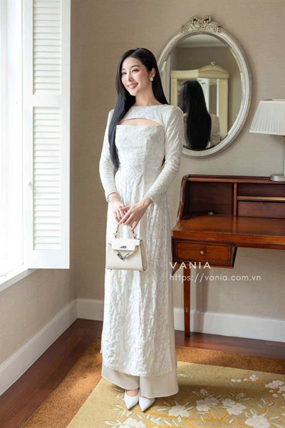 Áo dài nhung khoét ngực