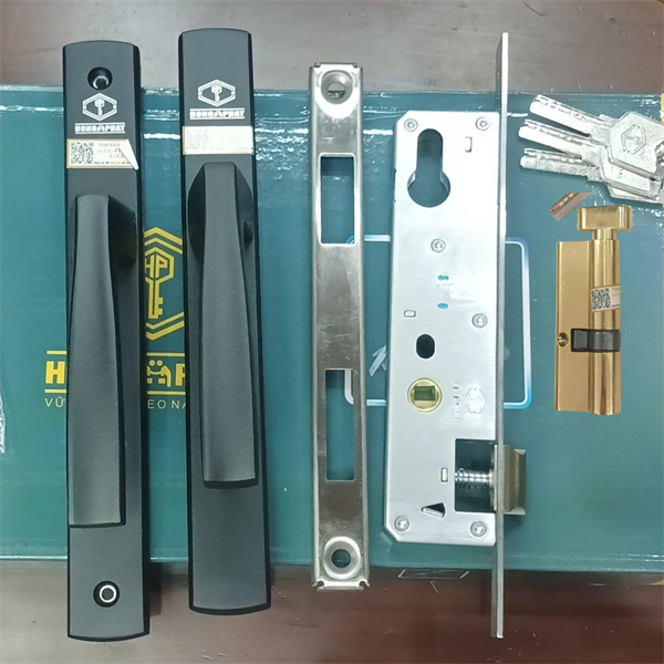 KHÓA CỬA NHÔM ĐÚC ĐEN - HỆ XINFA MỞ TRONG - KHÓA THƯƠNG HIỆU HỒNG PHÁT. BẢO HÀNH 1 NĂM.
