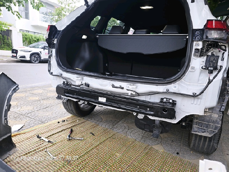 Thanh giằng ( Xương cản sau ) đuôi xe Toyota CROSS - Chính hãng TOYOTA