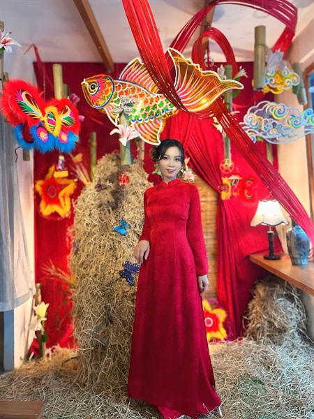 Áo dài truyền thống cổ thấp