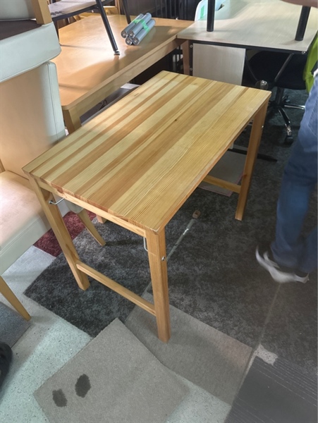 Bàn gấp cao vàng