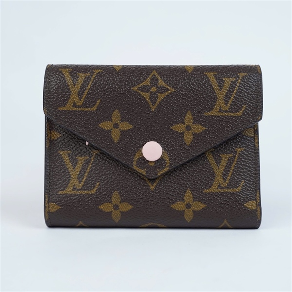 Ví LV hoa nâu gập 3 nút hồng (SF4167) (LT) KG+