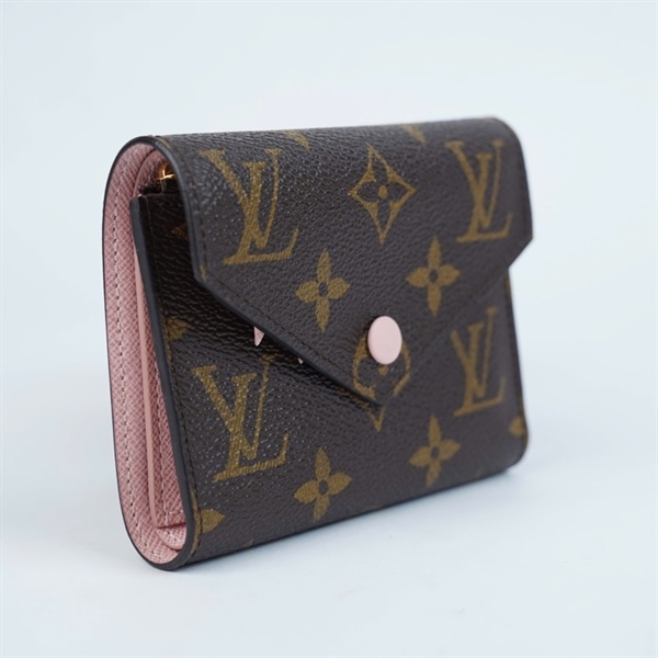 Ví LV hoa nâu gập 3 nút hồng (SF4167) (LT) KG+