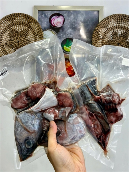 ĐẦU ĐUÔI CÁ NGỪ làm sạch, rửa sạch