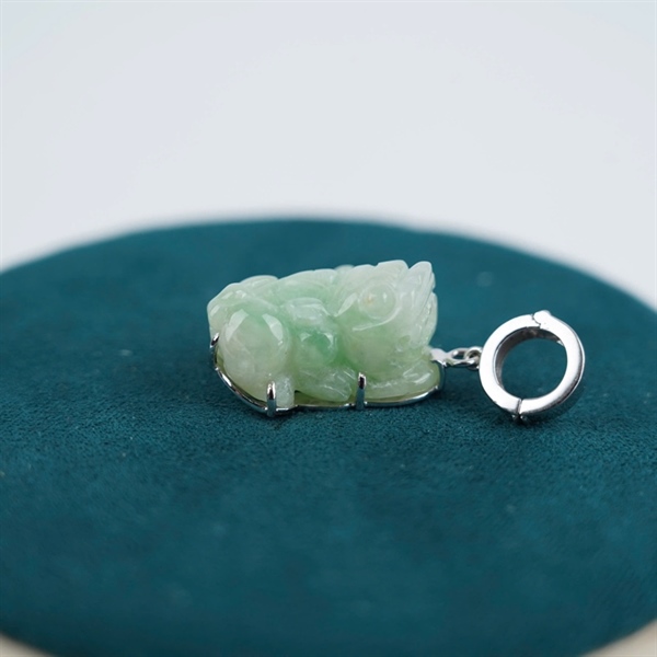 Cặp Charm cụ tỳ hưu xanh bọc vàng trắng (993374-393727) +