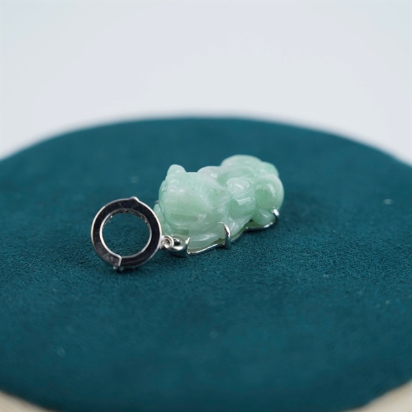 Cặp Charm cụ tỳ hưu xanh bọc vàng trắng (993374-393727) +