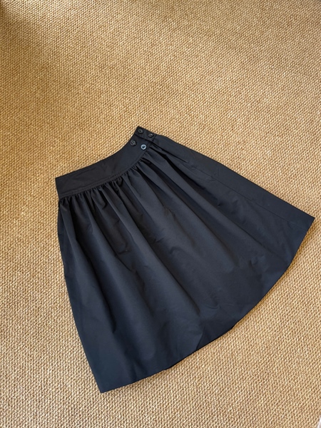 AREUM Chân váy lửng kaki SUMI SKIRT - ĐEN - Size L