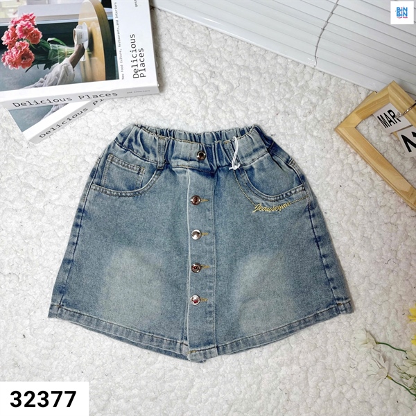 32377- Quần short jean xanh giả váy túi thêu Jeaseyou