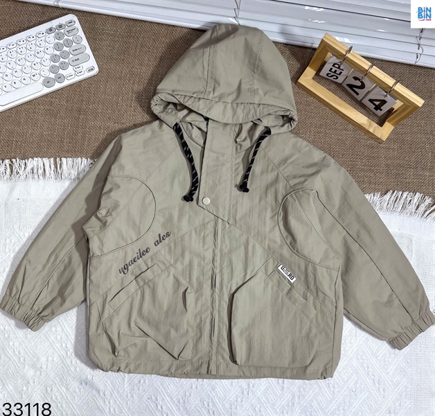 33118-Áo khoác gió mũ trùm in Vgaeilee nâu