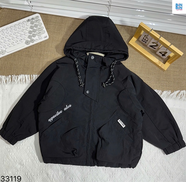 33119-Áo khoác gió mũ trùm in Vgaeilee đen XSD
