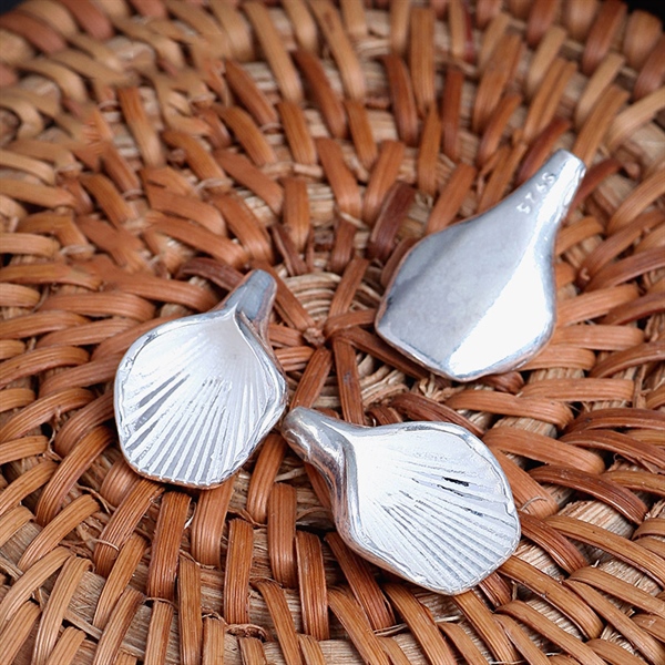 Bọc đá hình hoa loa kèn CB0072