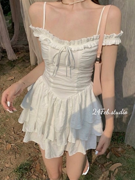 [An Hưng] Váy trễ vai hai dây trắng chiết eo bèo tầng