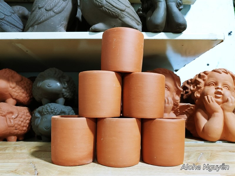 CHẬU TRỤ 8 ĐẤT NUNG (CAO 8cm X RỘNG 6cm)