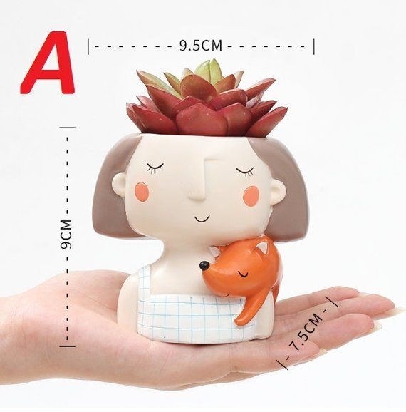 CHẬU CÔ GÁI VÀ THÚ CƯNG