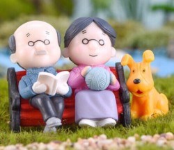 CẶP ĐÔI ÔNG BÀ NGỒI GHẾ KÈM GHẾ