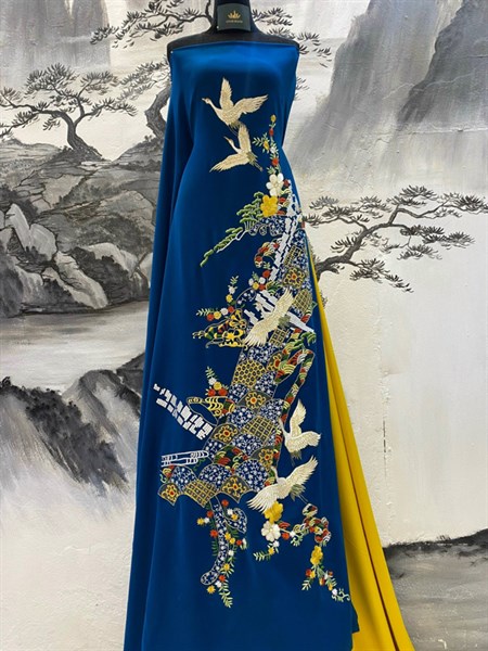 V xanh cổ vịt thêu tay