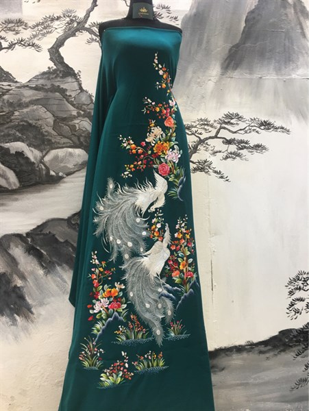 V xanh cổ vịt đậm thêu công đôi