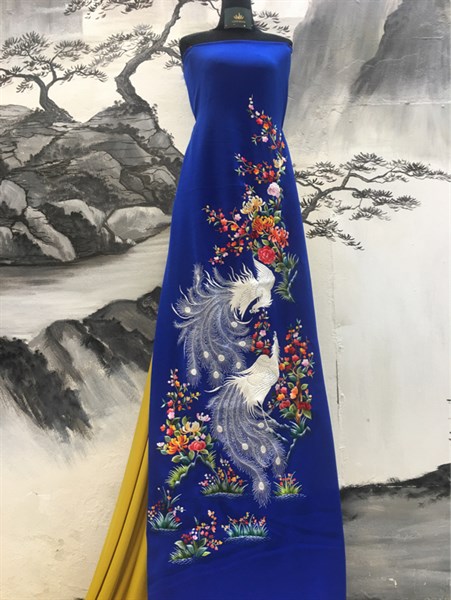 V xanh cô ban thêu công đôi