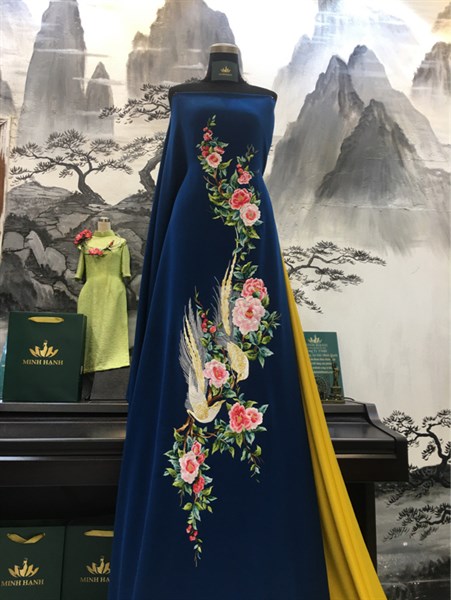 V Thêu tay mẫu đơn én