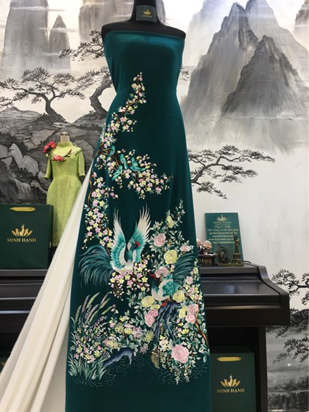 V Thêu tay cổ vịt đậm