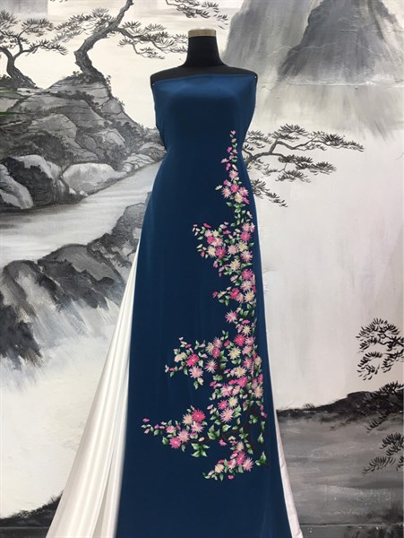 V xanh cổ vịt thêu tay