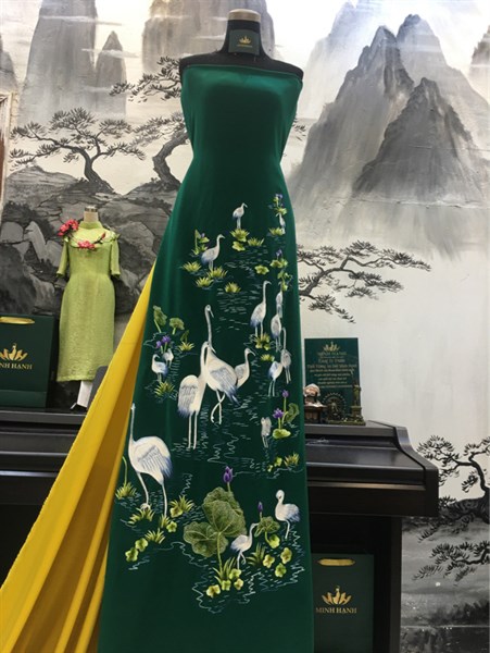 V Thêu tay xanh két