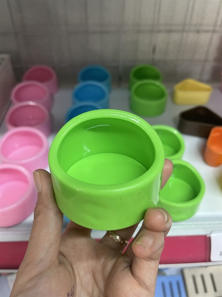 Chén nhựa hình vòm chén ăn hamster