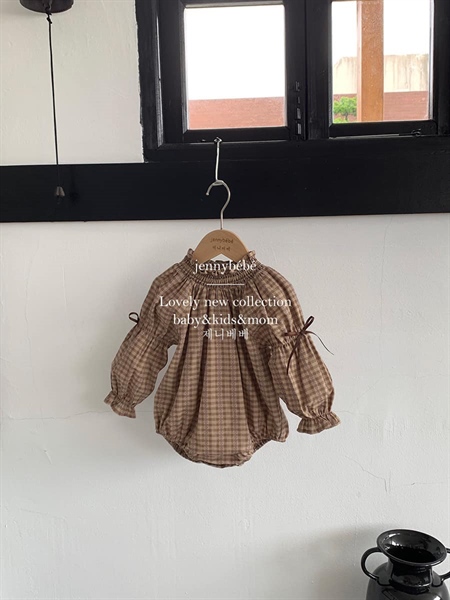 Suit kẻ nâu tay đính nơ Jenny