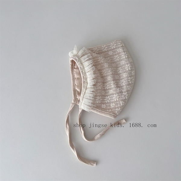 Mũ ren chóp nhọn viền voan AA541