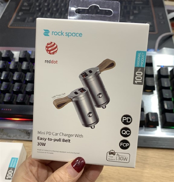 Tẩu sạc ROCK QC3.0