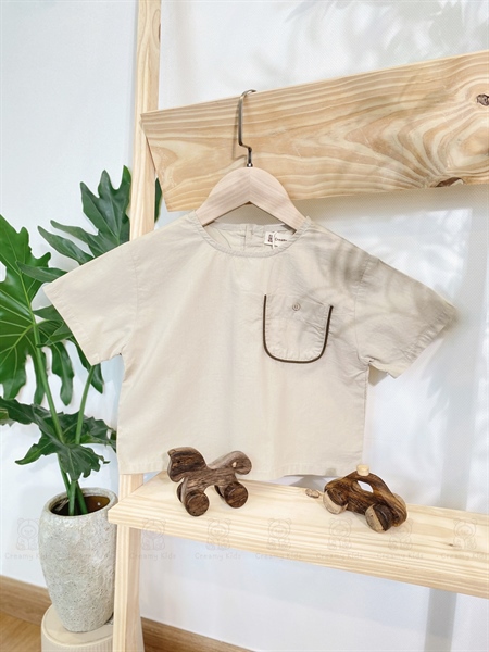 Áo cổ tròn 1 túi ngực viền đen - nâu nhạt