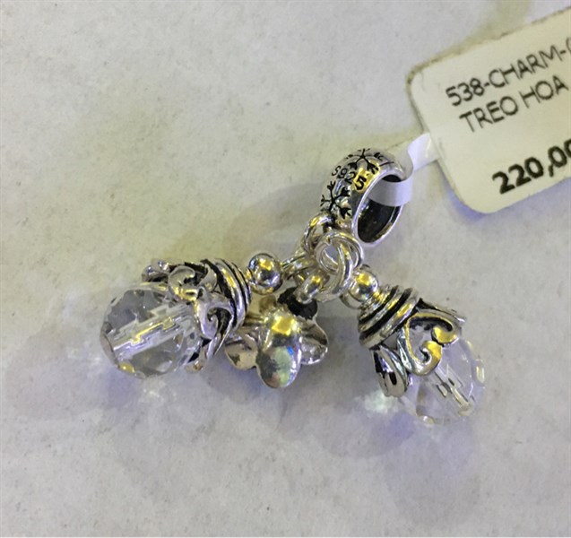 538-CHARM-(TU12T15421)-TREO HOA + 2 HẠT