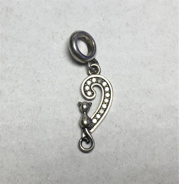 185-CHARM-CHARM MÈO NGỒI