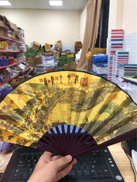 Quạt xếp gỗ trung