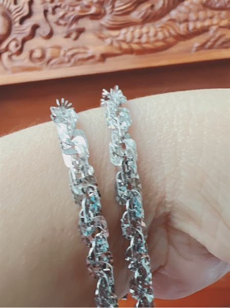 Lắc xoắn lá vuông 1.2c