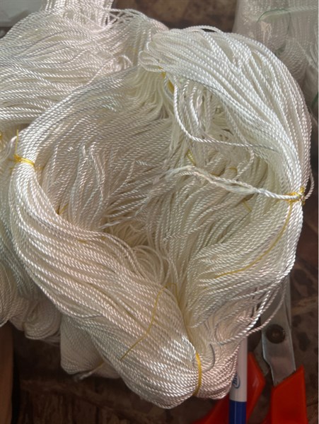 Chỉ may lưới