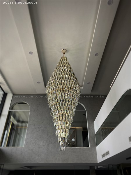 Đèn chùm phale thông tầng