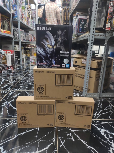 SHF ULTRAMAN TRIGGER DARK