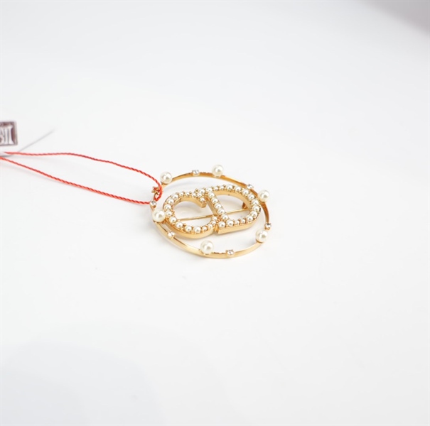 Cài áo Dior tròn đính ngọc trai trắng nhỏ KG+