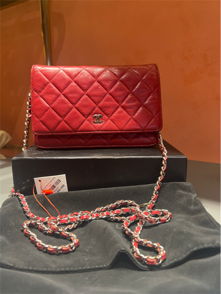 Túi Chanel đỏ logo trắng nhỏ+