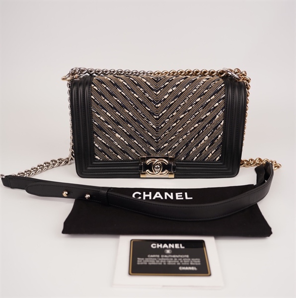 Túi Chanel Boy lấp lánh viền da đen+