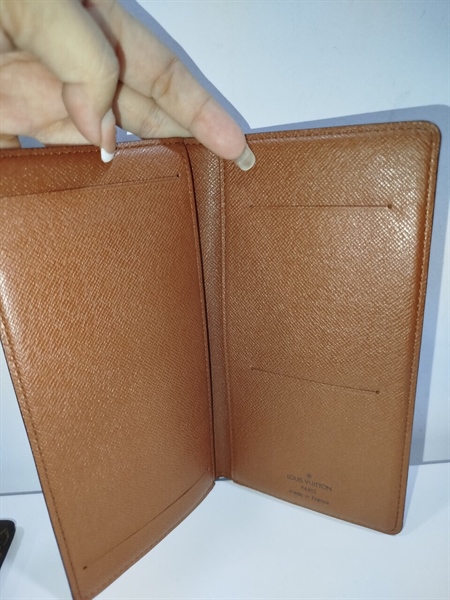 Ví LV Dài Gập Đôi Lòng Vàng Bò 18cm+